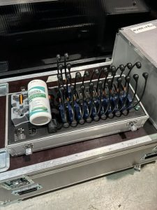 valise de visite guidee et casques Sennehiser